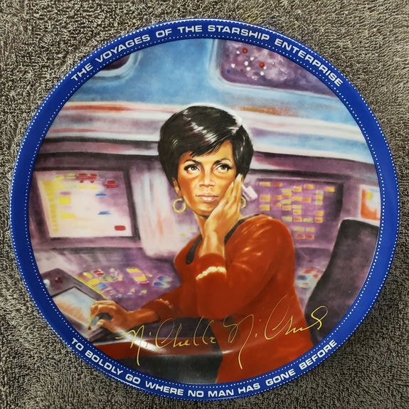 ER_BR_ST_TOS_Uhura Plate - Front