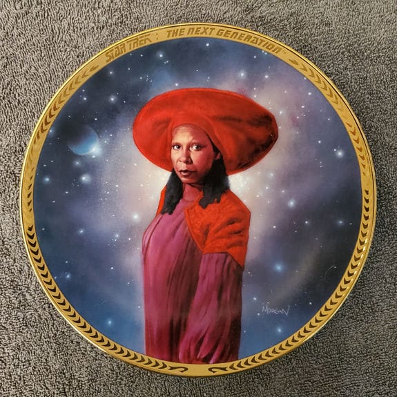 HC_ST_TNG_Guinan Plate - Front
